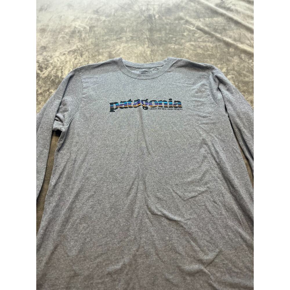 Patagonia Shirt‎ Men's XL Long Sleeve Gray Pullover Graphic Logo Casual